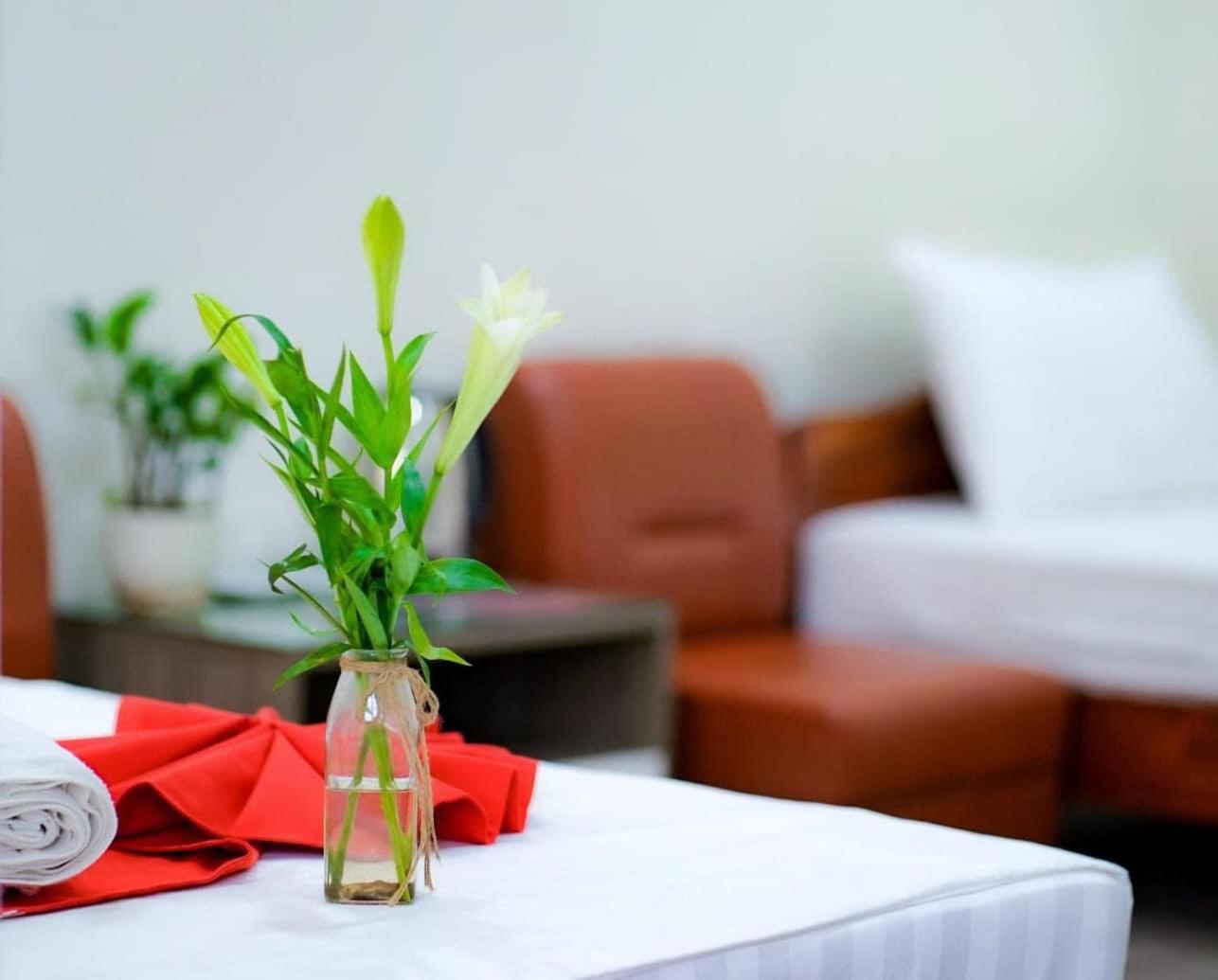 Hotel Khach San Giao Thong Hanoi Esterno foto