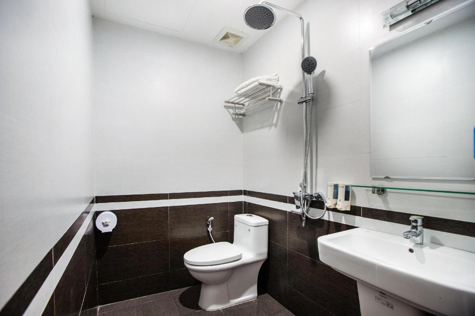 Hotel Khach San Giao Thong Hanoi Esterno foto