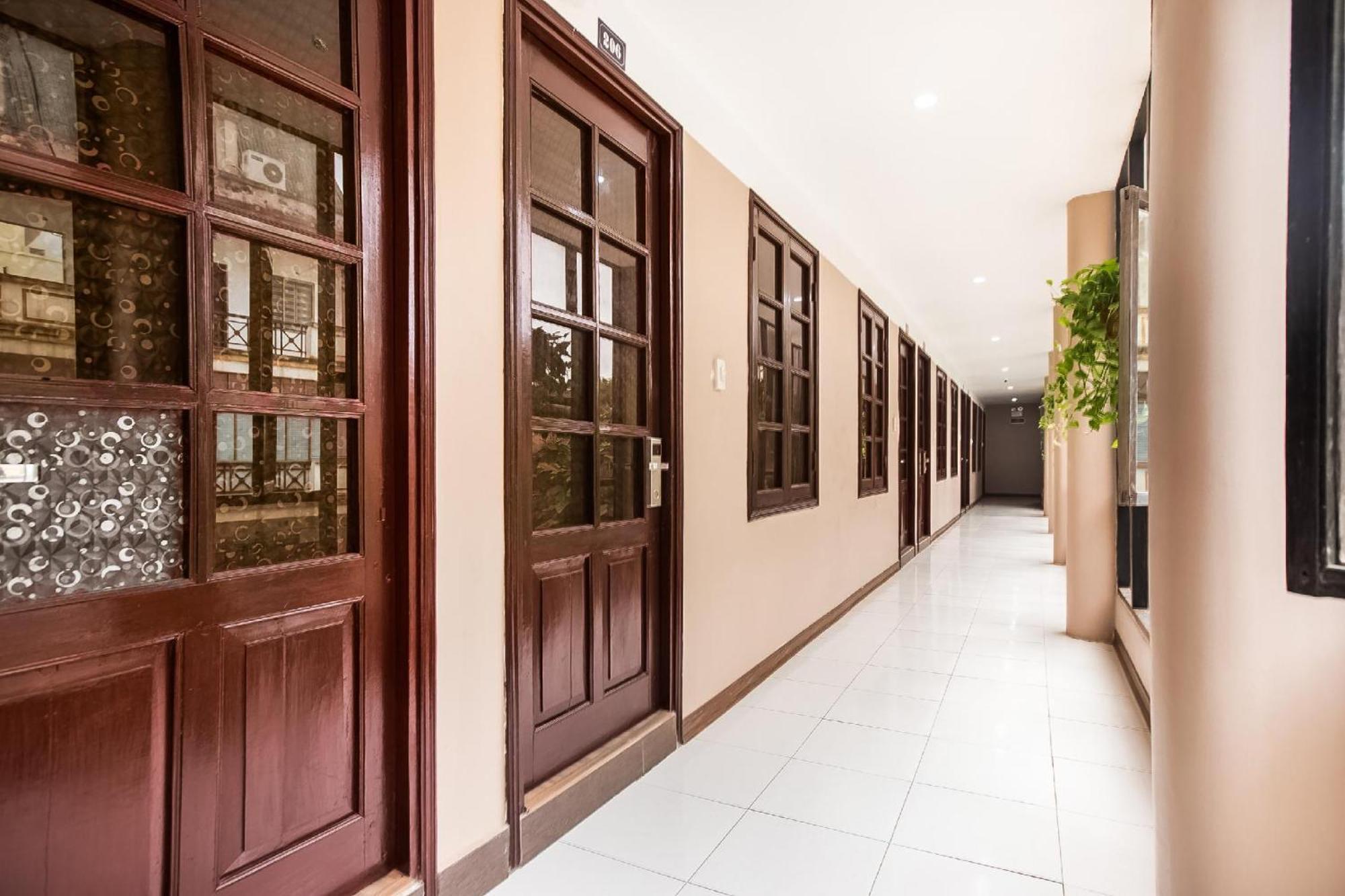 Hotel Khach San Giao Thong Hanoi Esterno foto